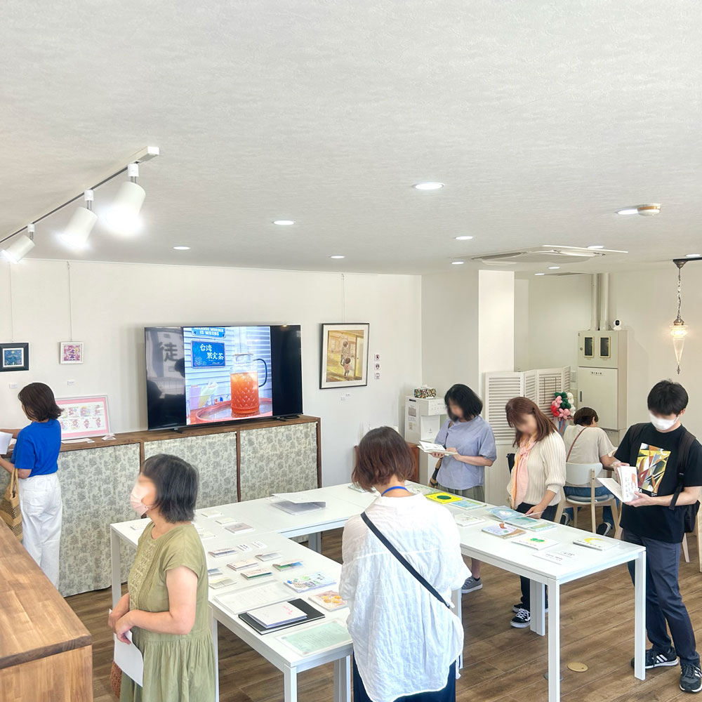 えほんの花芽展6日目 ご来場者のようす