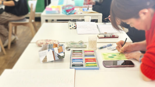 楽しく絵本について学んでいく・楽しい絵本づくりコース